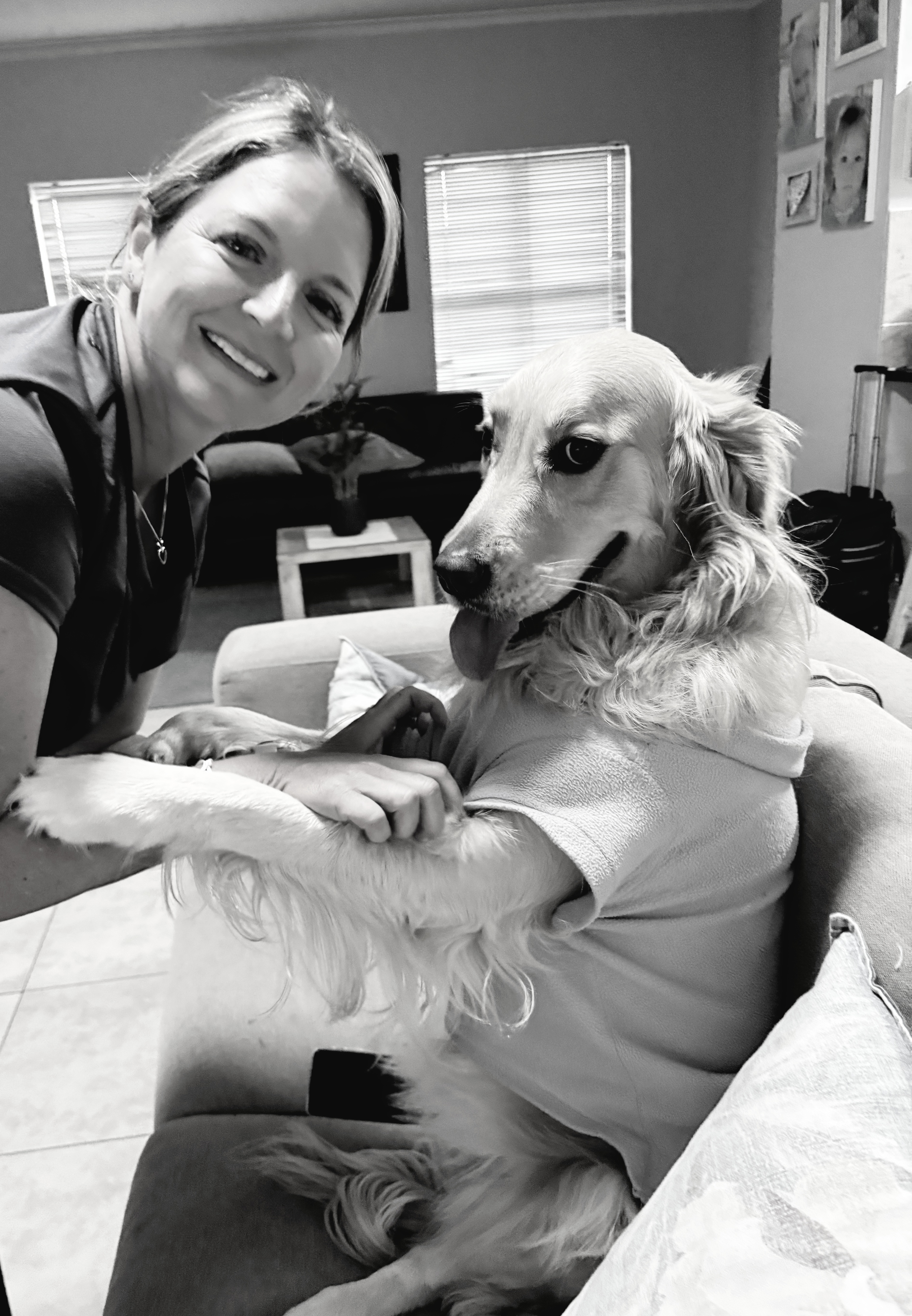 Anelda smiling with Lana and Marshie on the couch — being near the people she loves